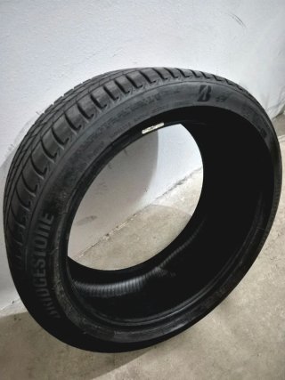 Neumático Bridgestone y Goodyear
