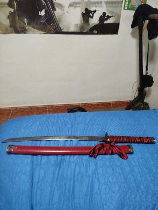 Katana decorativa con funda roja