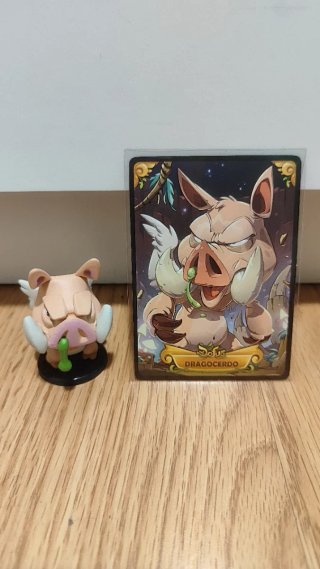 Figura y carta Krosmaster Arena: Dragocerdo