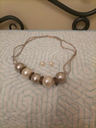 Conjunto de collar y pendientes