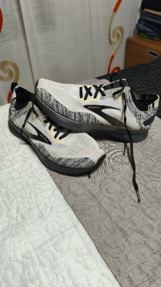 Zapatillas Running Brooks levitate
