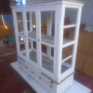 Vitrina de Madera Blanca