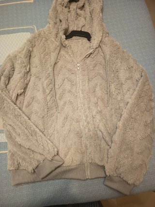 Chaqueta polar con capucha beige