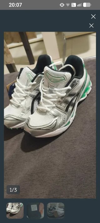 Zapatillas Asics Blancas y Verdes
