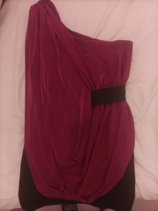 Vestido asimétrico rojo y negro