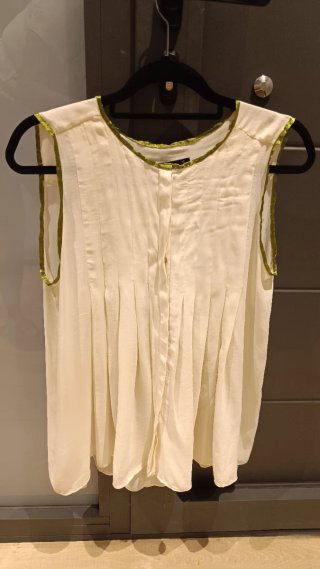 Blusa Beige con Detalles en Verde