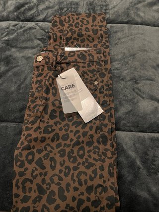 Pantalón Animal Print Stradivarius Talla 38