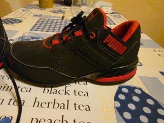 Zapatillas Puma Negras y Rojas