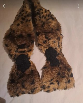 Cuello de pelo sintético estampado