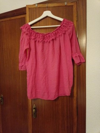 Blusa Rosa con Detalle de Encaje