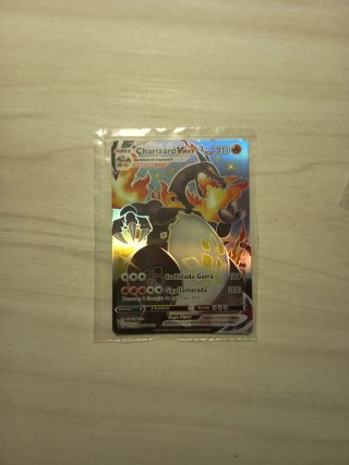 Carta Pokémon Charizard VMAX