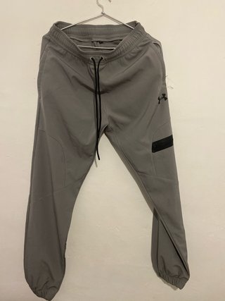 Pantalón Deportivo Under Armour Gris