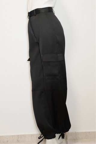 Pantalón Cargo Satinado Negro