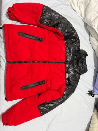 Casaca de Lluvia Negra y Roja