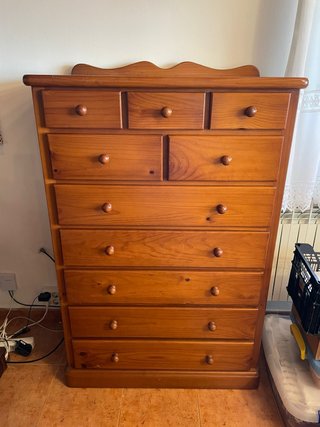 Cómoda de madera con 9 cajones