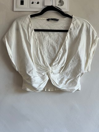 Crop top beige con nudo Zara