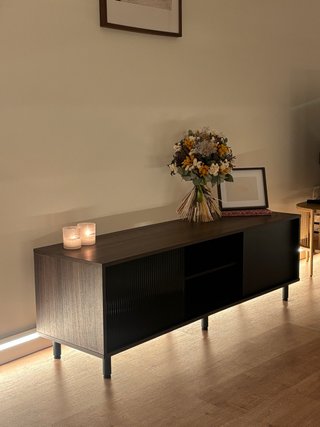 Mueble de televisión de madera