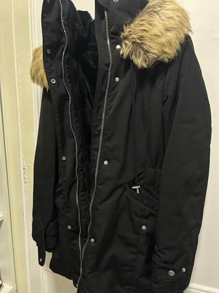 Abrigo Zara Negro con Capucha