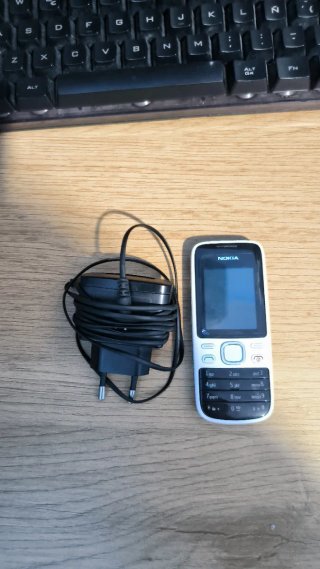 Teléfono Nokia sin estrenar con Cargador