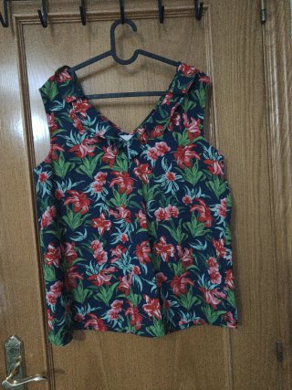 Top sin mangas estampado floral