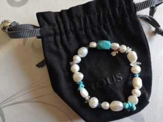 Pulsera Tous con perlas y detalles en plata