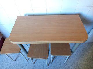 Mesa de cocina plegable con 4 taburetes