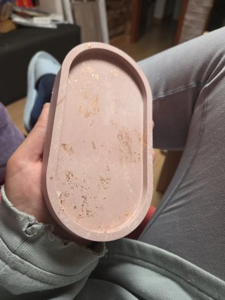 Bandeja Artesanal Rosada con Detalles Dorados