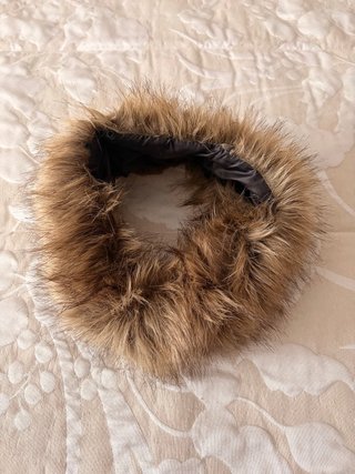 Cuello de pelo sintético