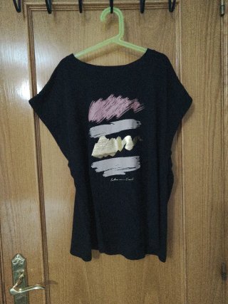 Camiseta Negra Oversize con Estampado