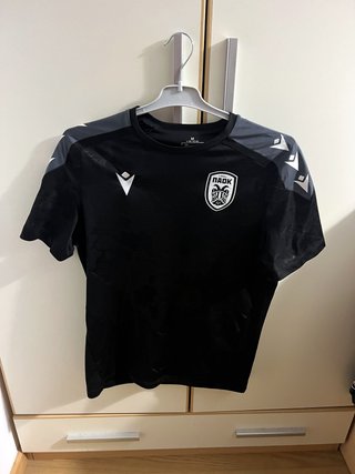 Camiseta de fútbol Macron negra