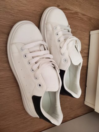 Zapatillas Básicas Blancas y Negras Talla 44