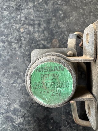 Relé de arranque Nissan 2523008000