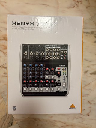 Mesa de Mezclas Behringer XENYX Q1202USB