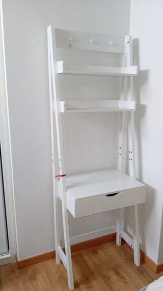 Tocador Blanco con Estanterías