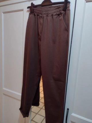 Pantalón marrón de mujer