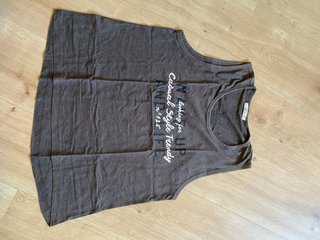 Camiseta de tirantes gris