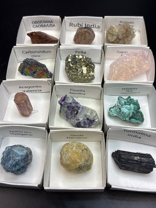 Collezione di 12 Minerali