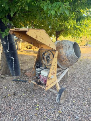 Hormigonera con motor de gasolina