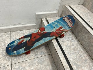 Monopatín Spider-Man