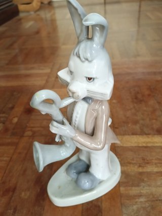 Figura Conejo trompetista (Porcelana)