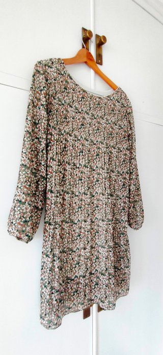 Vestido con estampado de flores pequeñas