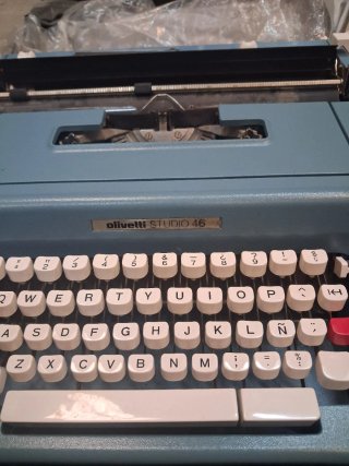 Máquina de escribir Olivetti Studio 46