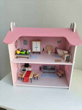 Casa de Muñecas de Madera con muebles y muñecos