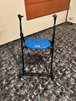 Andador anciano como nunca usado