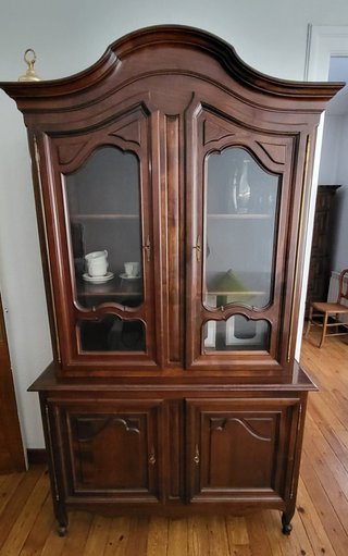 Vajillero de madera clásico