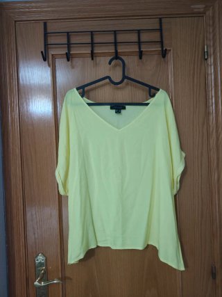Blusa Amarilla Atmosphere Escote V