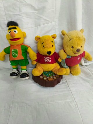 Set de 3 Muñecos Disney y Barrio Sésamo