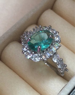 Anillo de plata con piedra central