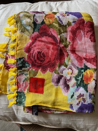 Pañuelo Erfurt Amarillo con Flores