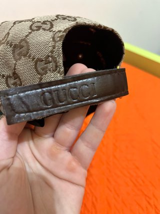 Cappello Gucci con logo
